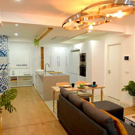 Amplio Piso De Diseno . Apartamento Vigo