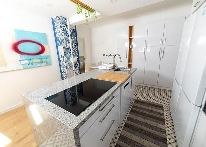 Amplio Piso De Diseno . * Vigo